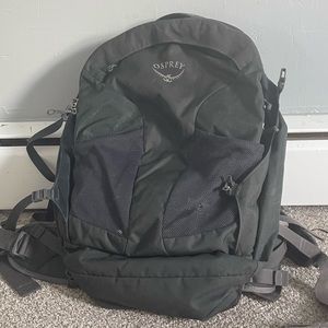 Osprey farpoint 40 Liter Backpack and Waterproof Cover - Lightly Used